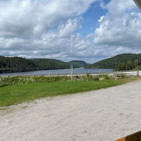 Pourvoiries des Lacs à Jimmy - Motels Triplex Tadoussac Exterior foto