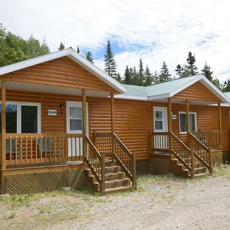 Pourvoiries des Lacs à Jimmy - Motels Triplex Tadoussac Exterior foto