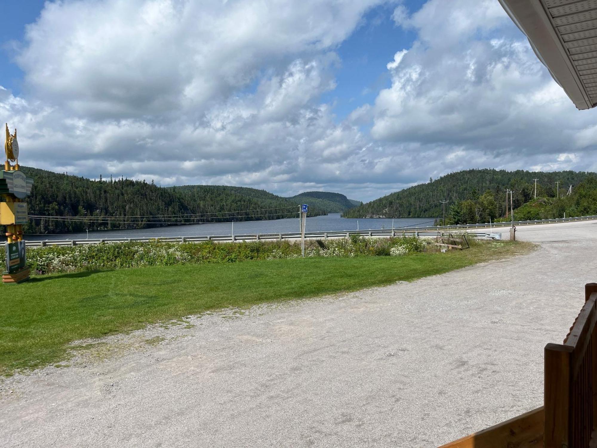 Pourvoiries des Lacs à Jimmy - Motels Triplex Tadoussac Exterior foto