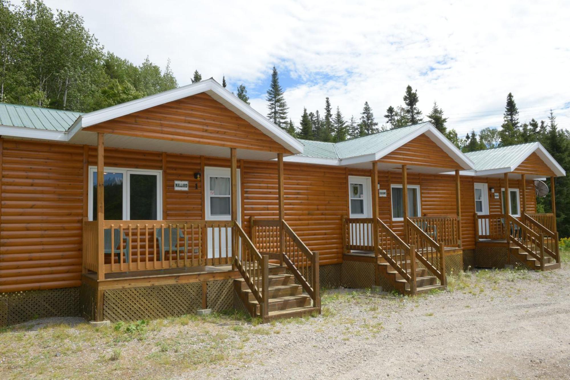 Pourvoiries des Lacs à Jimmy - Motels Triplex Tadoussac Exterior foto