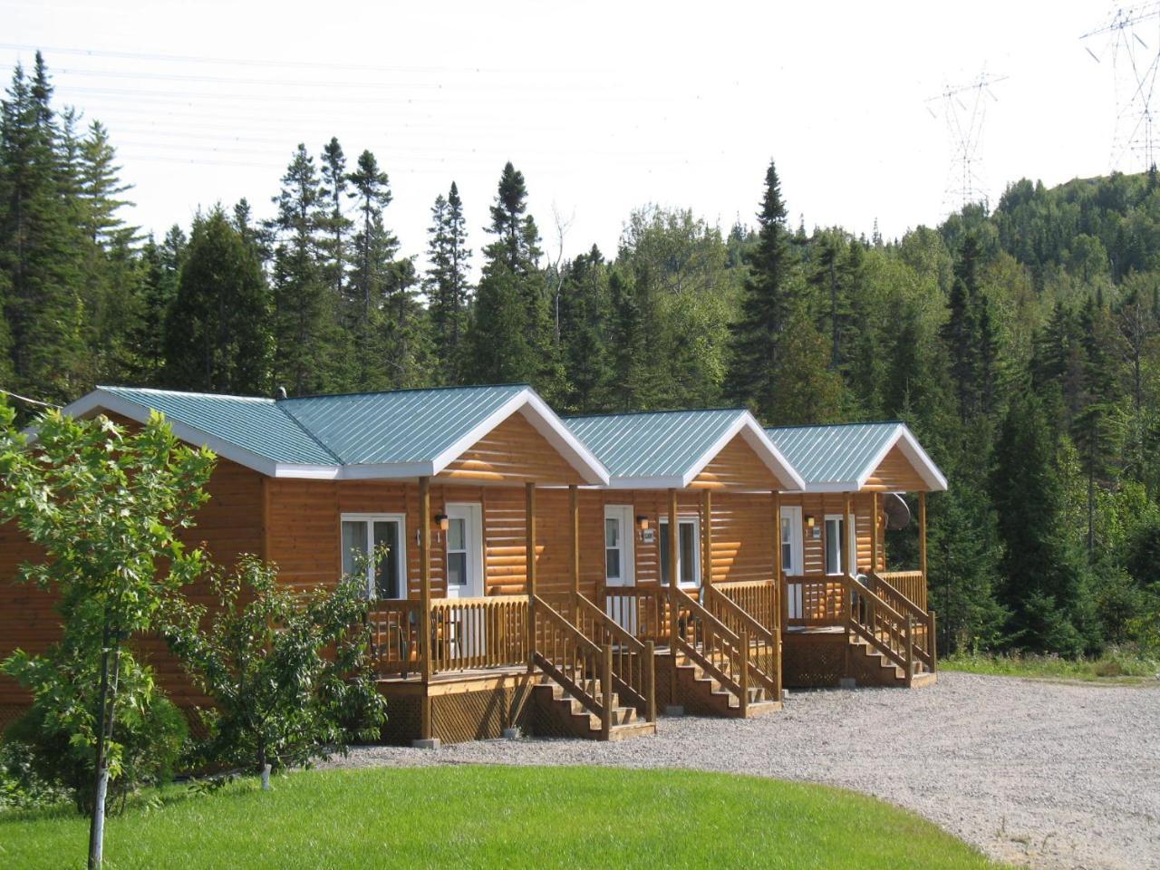 Pourvoiries des Lacs à Jimmy - Motels Triplex Tadoussac Exterior foto